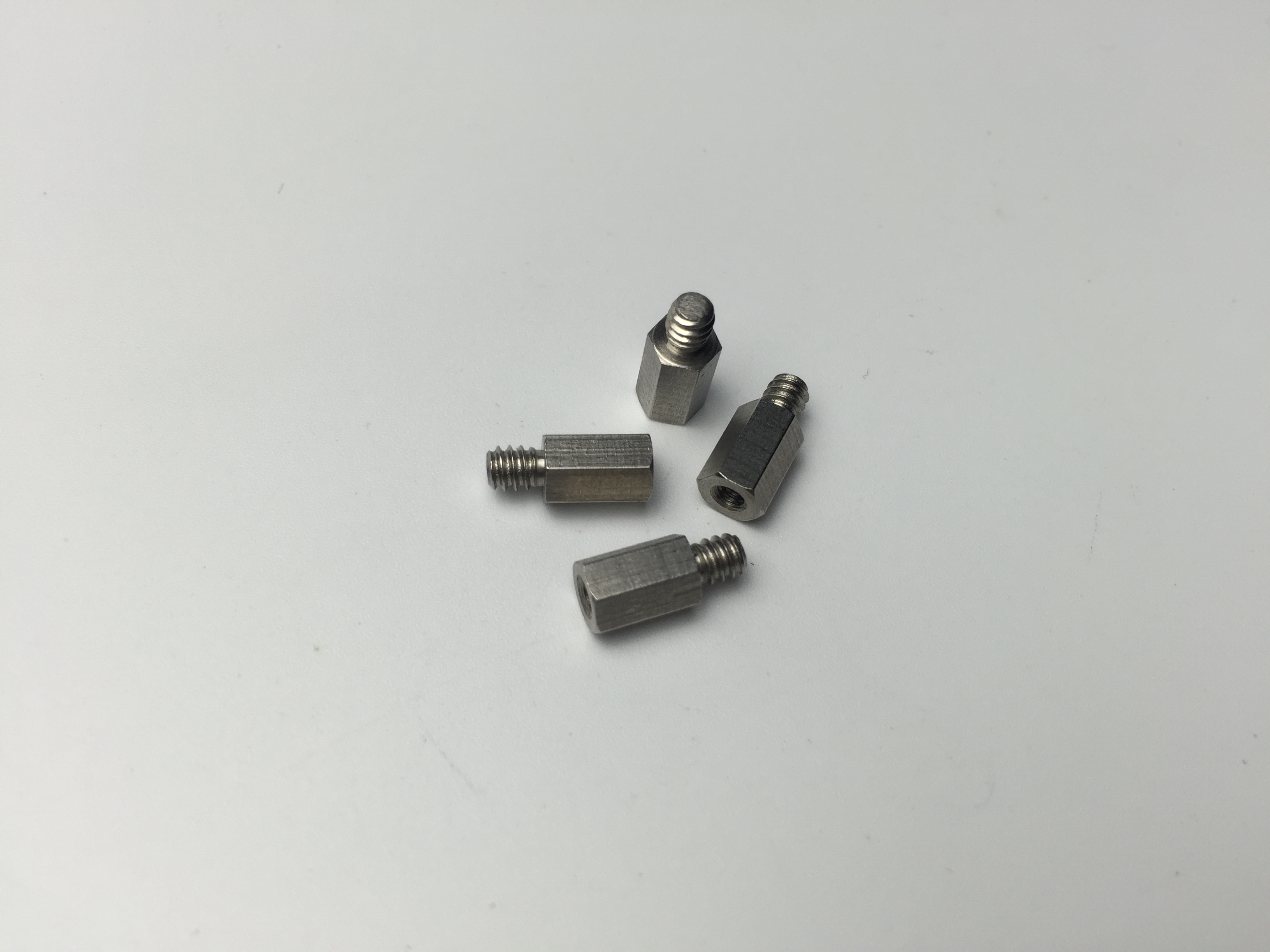 6-32X4.8螺柱內(nèi)外牙、不銹鋼單價(jià)0.6